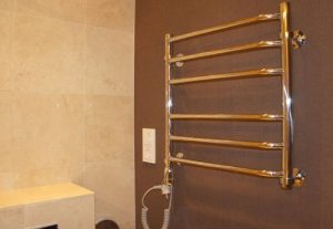 Установка электрического полотенцесушителя в ванной в Воронеже